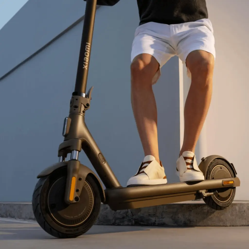 xiaomi-elektrikli-scooter-4-pro-max-2-s.webp