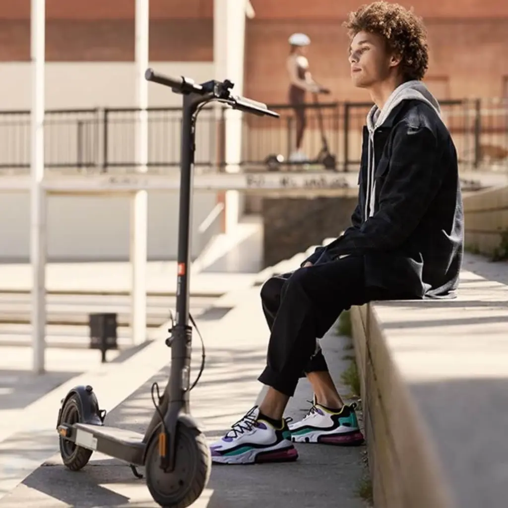 xiaomi-essential-scooter-i.webp
