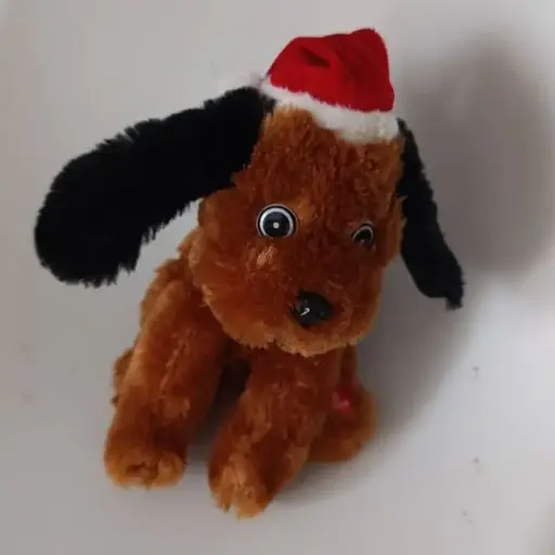 Dans Eden Peluş Köpek